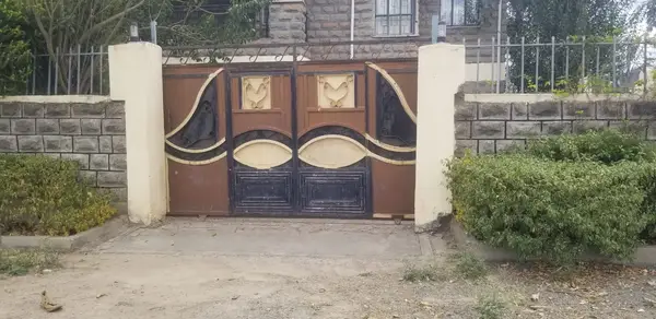 4 BEDROOM TOWNHOUSE WITH DSQ - Image 4