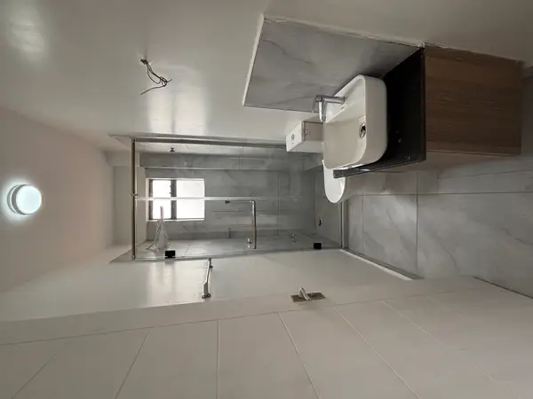 Modern One Bedroom Apartment for Rent - Image 11