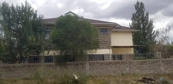 4 BEDROOM TOWNHOUSE WITH DSQ - Image 7