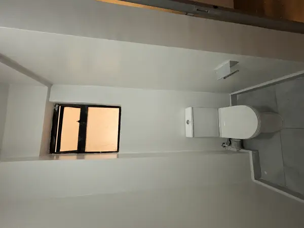 Modern One Bedroom Apartment for Rent - Image 4