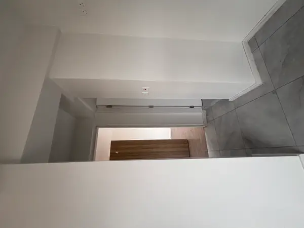 Modern One Bedroom Apartment for Rent - Image 8