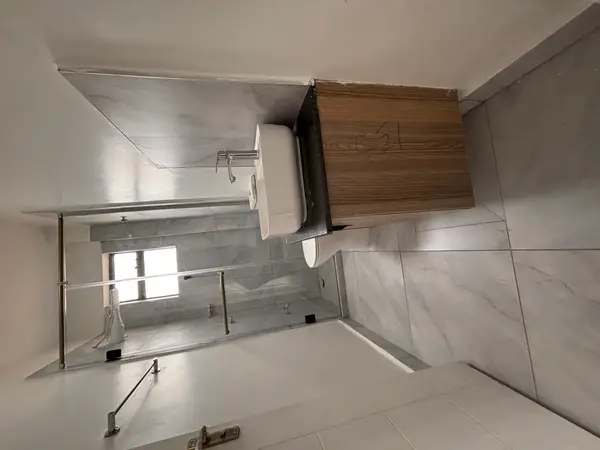 Modern One Bedroom Apartment for Rent - Image 16