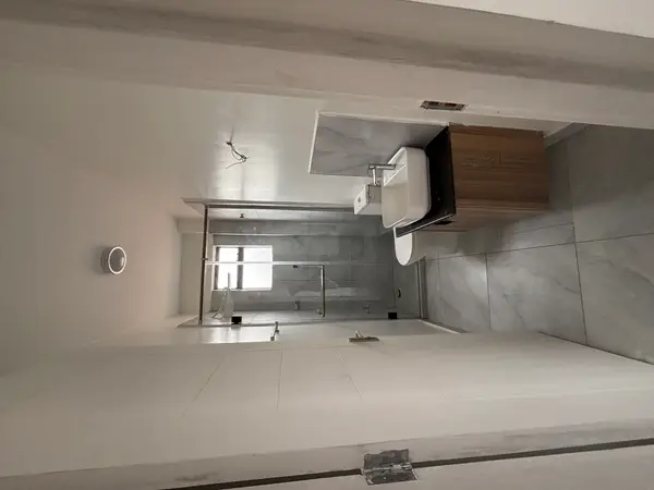 Modern One Bedroom Apartment for Rent - Image 19