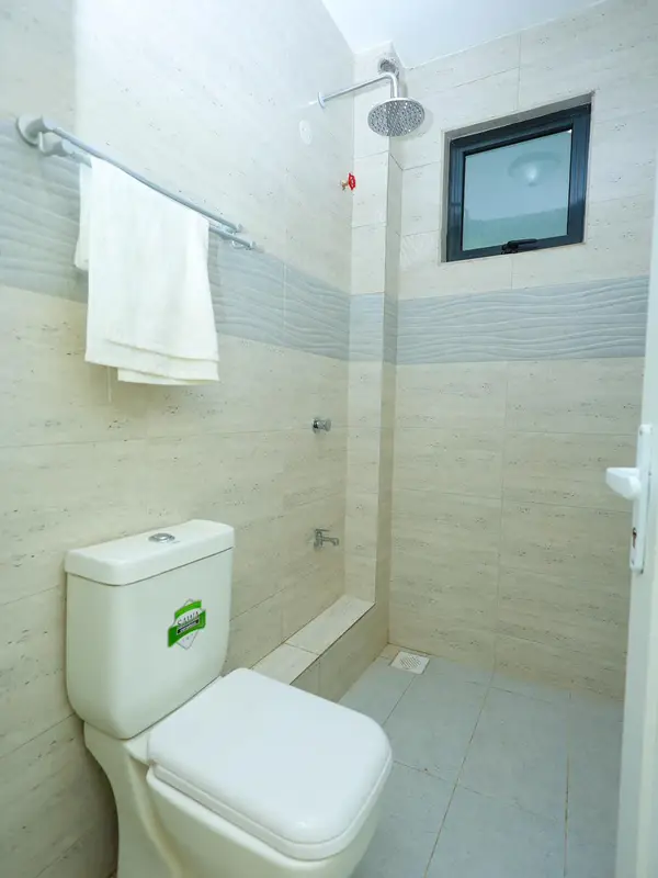 3 bedroom Master Ensuite plus DSQ - Image 10