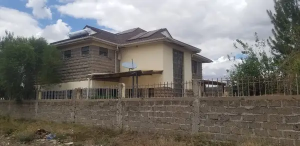 4 BEDROOM TOWNHOUSE WITH DSQ - Image 6